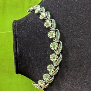Vintage Green Enamel Daisy and Leaf Adjustable Choker